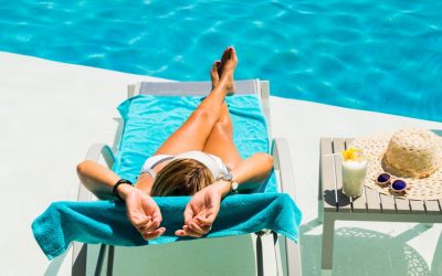 How to choose poolside furniture