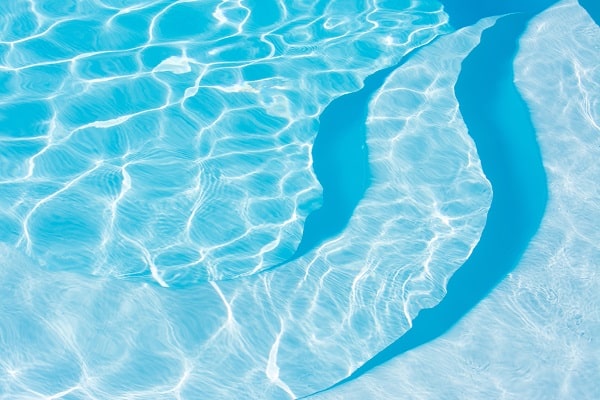 Should your swimming pool have steps?